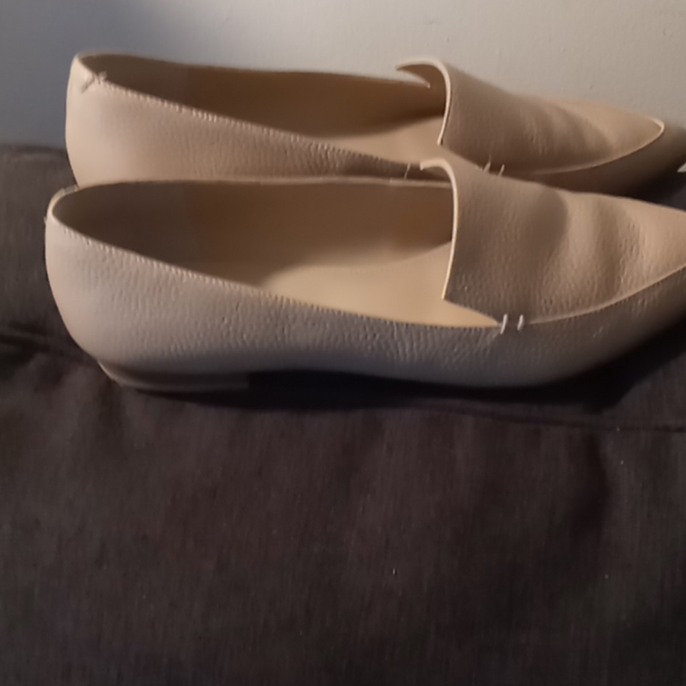 Shoe - Picture 2 of 3